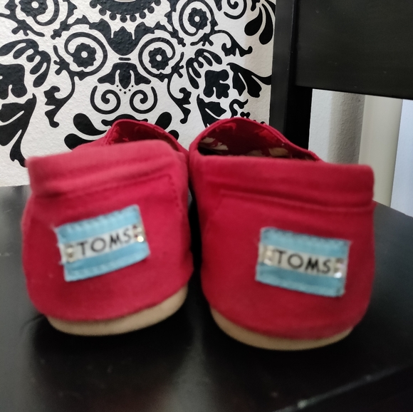 TOMS Red Canvas Classic Size 8.5 - Picture 2 of 4
